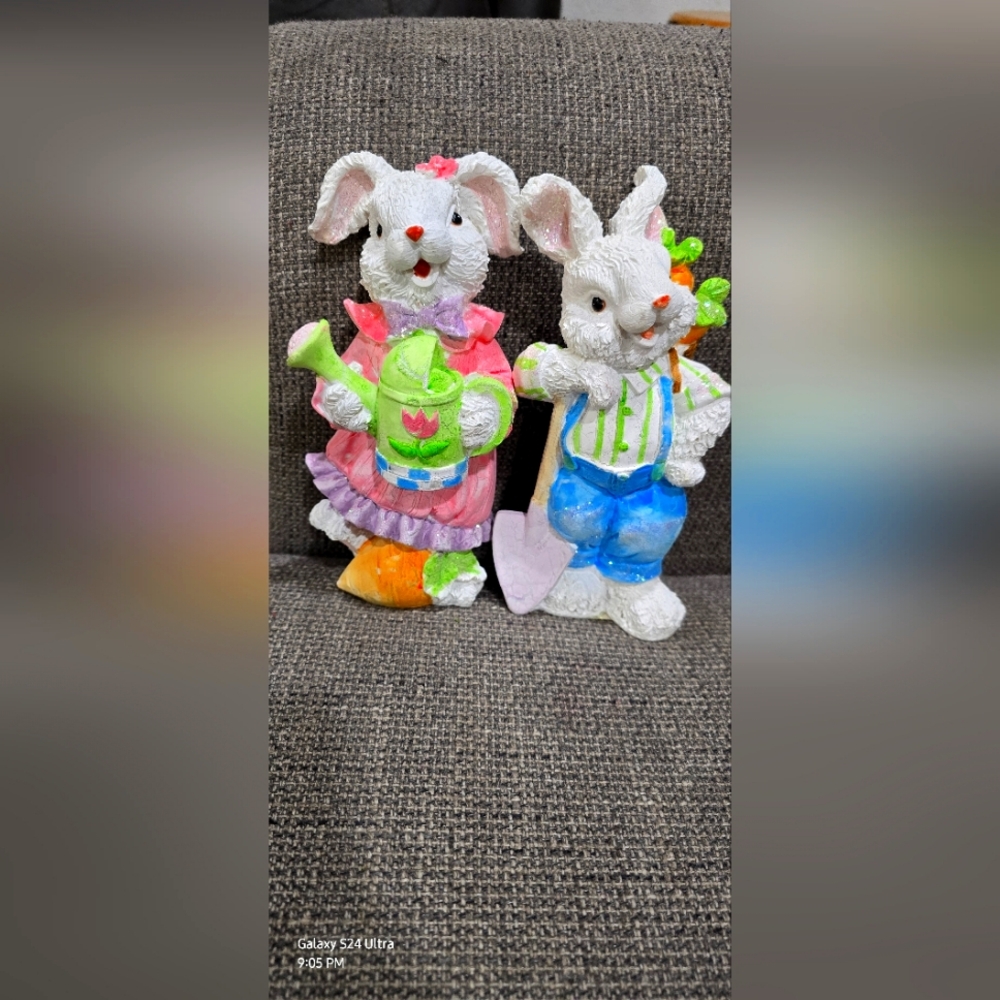 Vintage Easter Mr & Mrs Bunny Rabbit Resin Figurines  4JA1